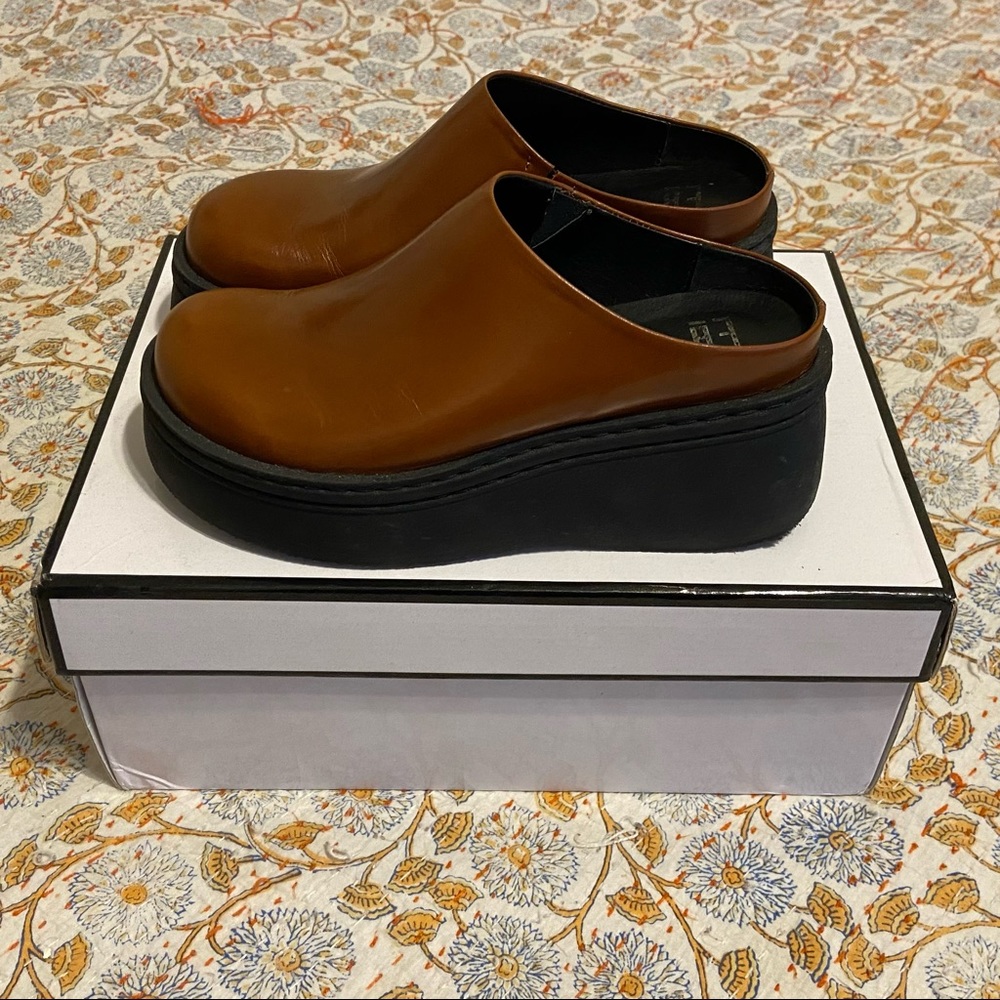 Miista Kristi Platforms